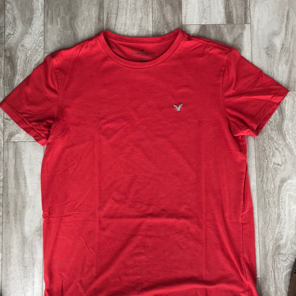 American eagle Gray on bright Red icon t-shirt